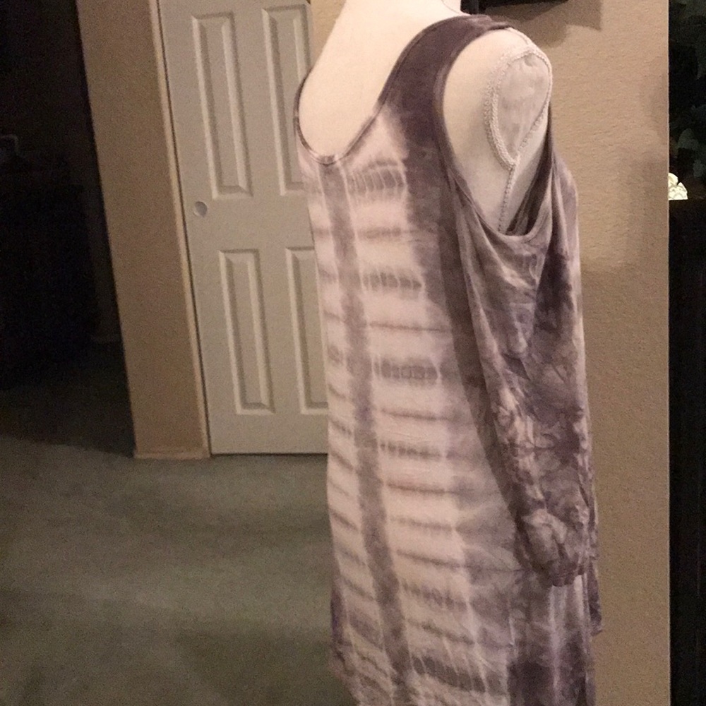 Top - Picture 2 of 3